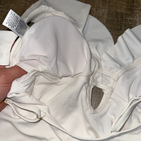 NWT Shade & Shore (Medium) Brand New White One Piece Swimsuit with Ruffle Straps - Picture 4 of 6